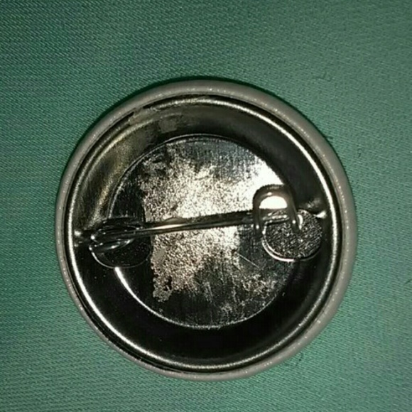 Pineapple Pin (Hot Topic) - Picture 3 of 3